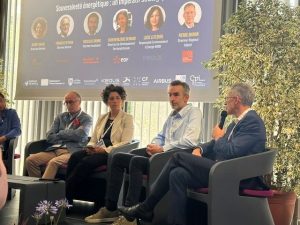 Table ronde sur la souveraineté énergétique lors du Bordeaux Tech’Day, avec plusieurs intervenants réunis autour des enjeux énergétiques des territoires.